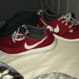 Nike Roshe runs kids size 4.5.